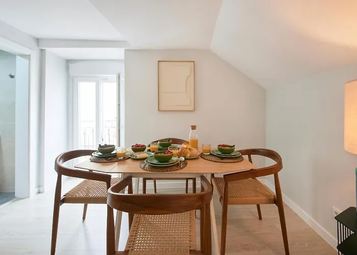 Renovated House Near Beaches, By Timecooler Setúbal