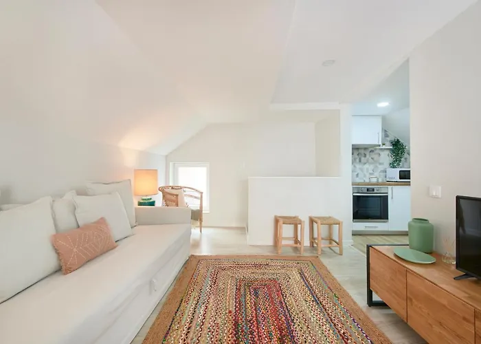 Renovated House Near Beaches, By Timecooler Hébergement de vacances Setúbal