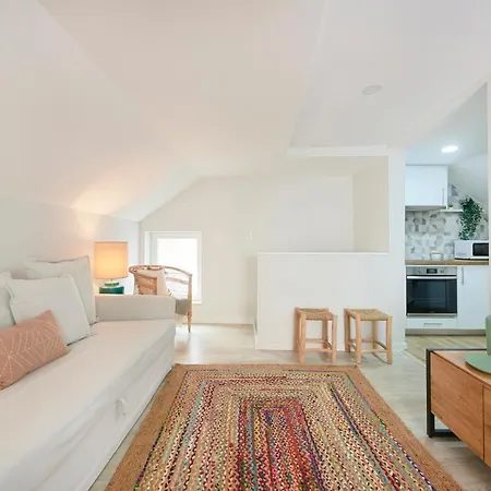 Renovated House Near Beaches, By Timecooler Feriehus Setúbal
